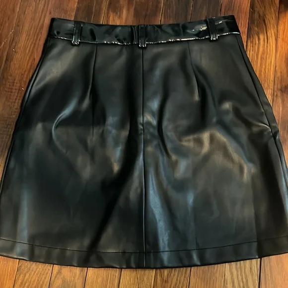 Staud black paper faux leather snap button skirt NWOT sz 8 - Picture 4 of 5